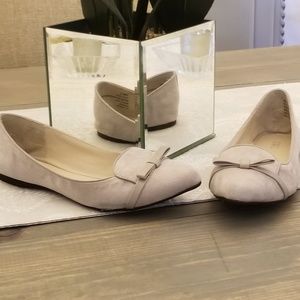 COMFORTABLE FLAT SHOES